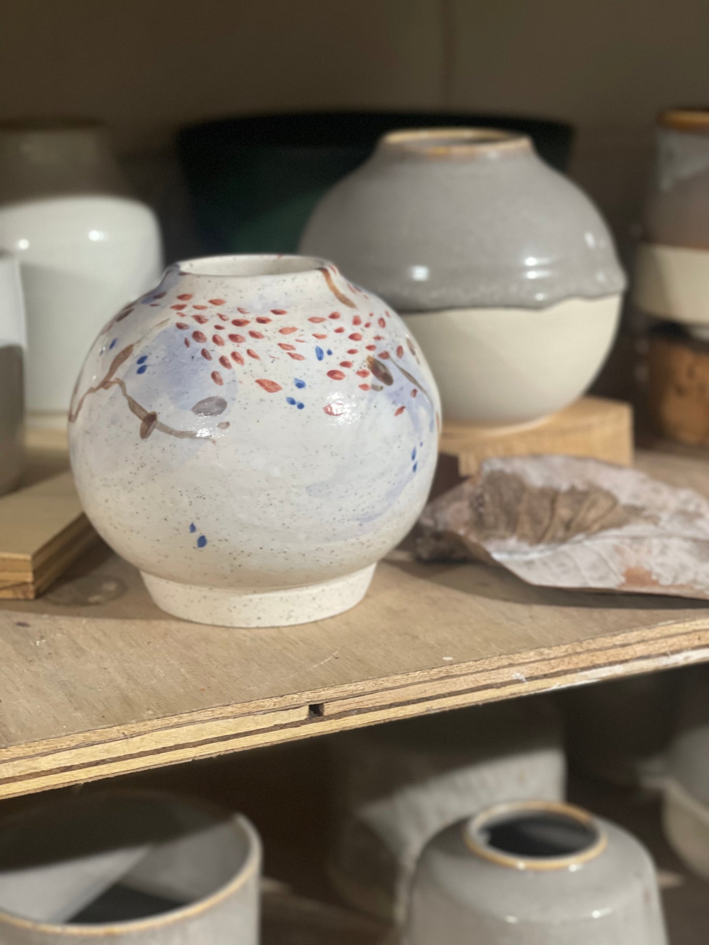 Wisteria round budvase