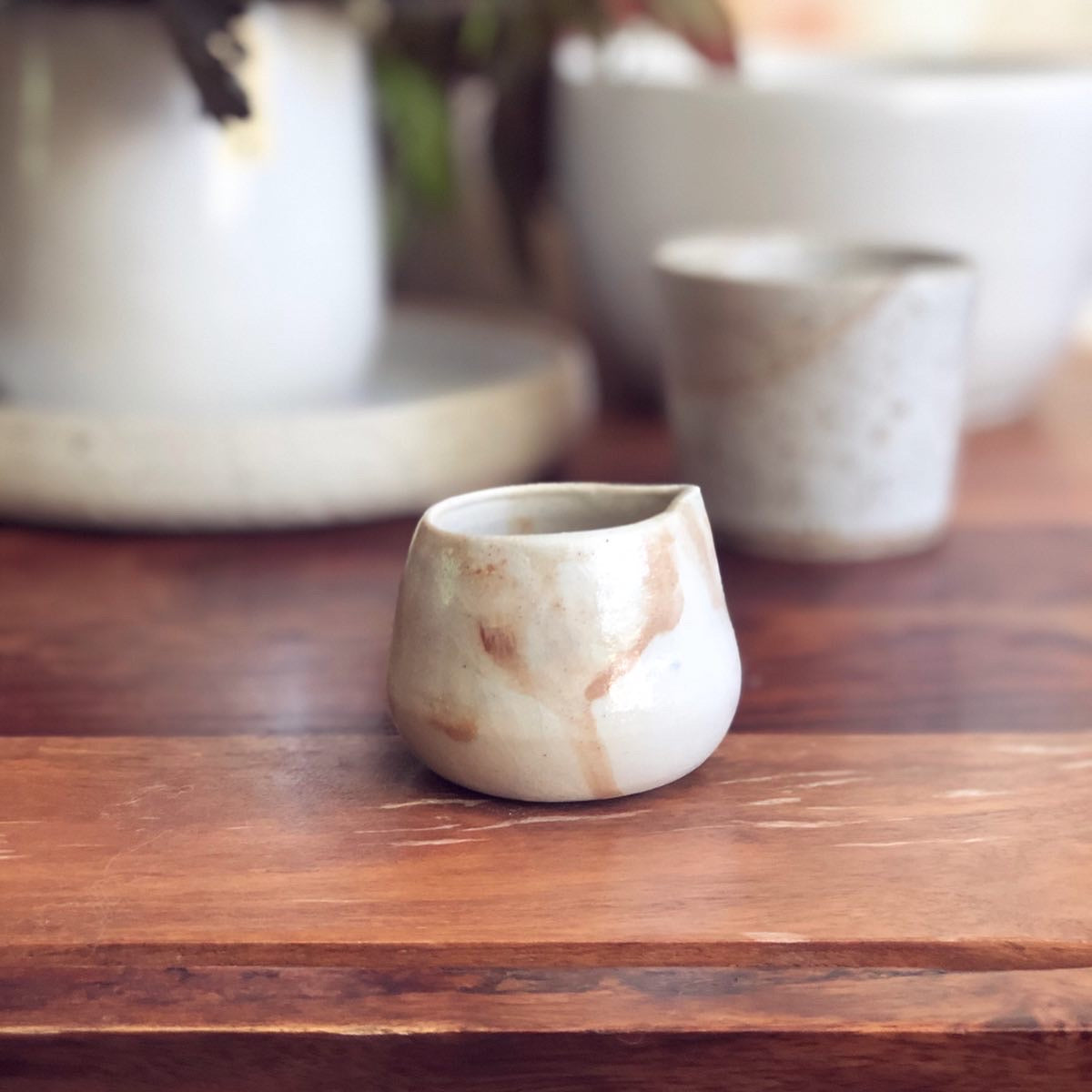 Tiny white rust creamer