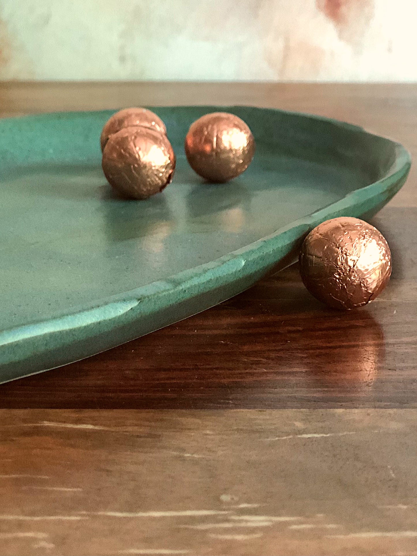 Rough faceted green oval plate