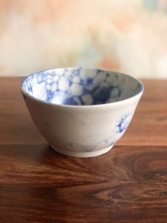 White and blue bubble-glazed rice bowl